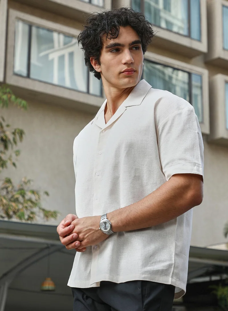 Campus Sutra Campus Sutra Men's Ivory White Solid Resort Overised Shirt For Casual Wear | Cuban Collar | Short Regular Sleeves | Button Closure | Oversized Shirt Crafted With Comfort Fit For Everyday Wear