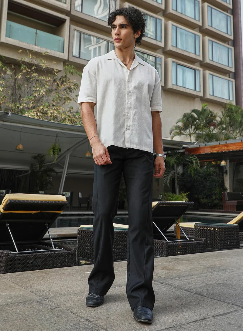 Campus Sutra Campus Sutra Men's Ivory White Solid Resort Overised Shirt For Casual Wear | Cuban Collar | Short Regular Sleeves | Button Closure | Oversized Shirt Crafted With Comfort Fit For Everyday Wear