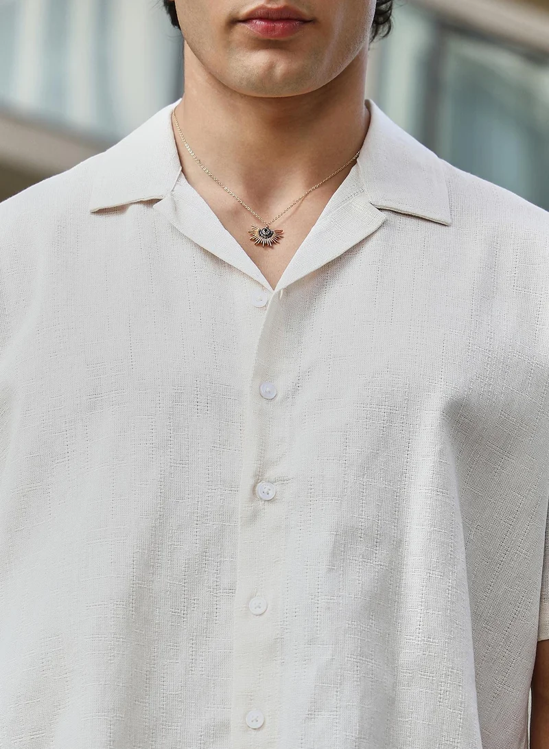 Campus Sutra Campus Sutra Men's Ivory White Solid Resort Overised Shirt For Casual Wear | Cuban Collar | Short Regular Sleeves | Button Closure | Oversized Shirt Crafted With Comfort Fit For Everyday Wear