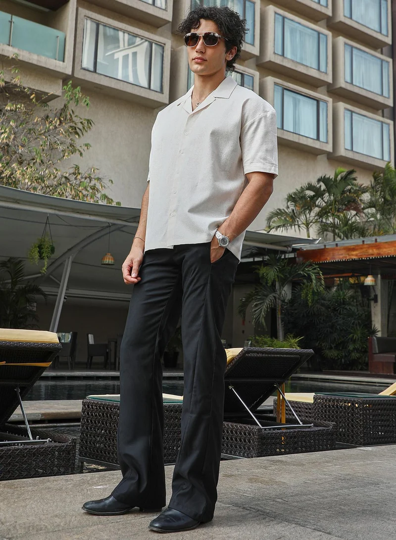 Campus Sutra Campus Sutra Men's Ivory White Solid Resort Overised Shirt For Casual Wear | Cuban Collar | Short Regular Sleeves | Button Closure | Oversized Shirt Crafted With Comfort Fit For Everyday Wear
