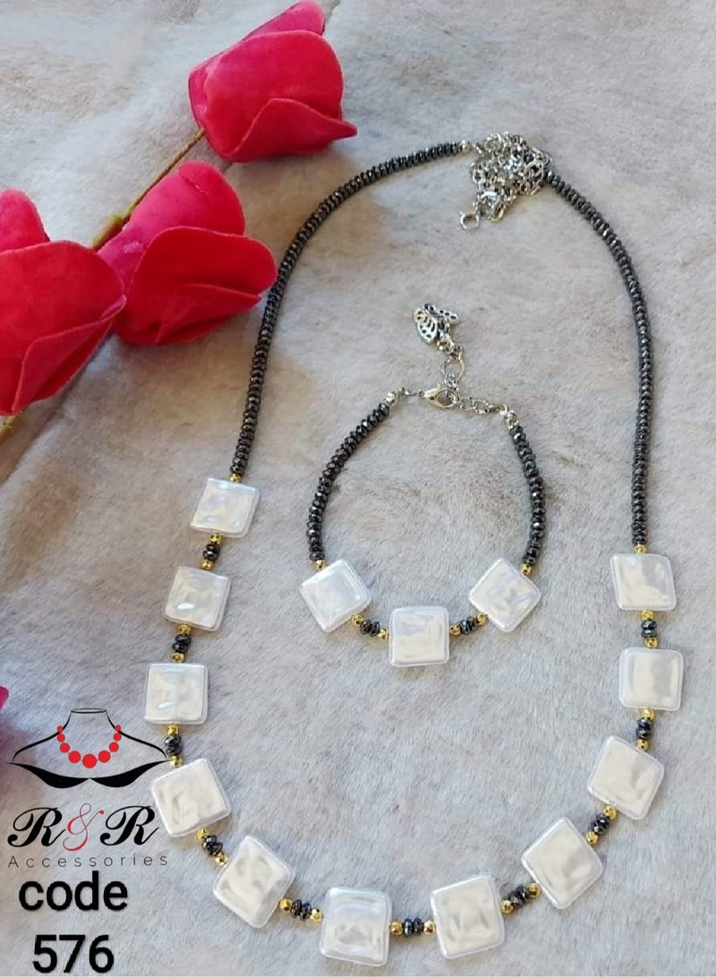 R & R A women's set made of Mallorca jewelry and chanca crystal 