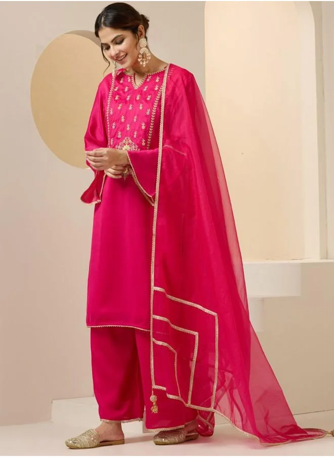 آي شين Three-Fourth Sleeve Women Pink Rayon Kurta Set with Embroidered pattern Tunic and Palazzo features a Round neckline and Three-Fourth Sleeve secured with Elastic closure and styled in Straight Fit ideal for Festive moments — crafted to elevate your special moments.