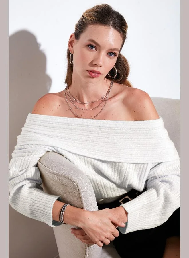 ليلا كنزة ليلا بقصة واسعة وياقة مادونا نسائية