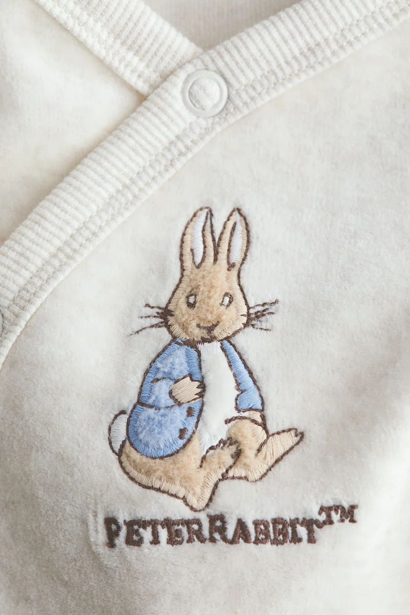 اتش اند ام رومبر من الفيلور بتفاصيل مطرزة