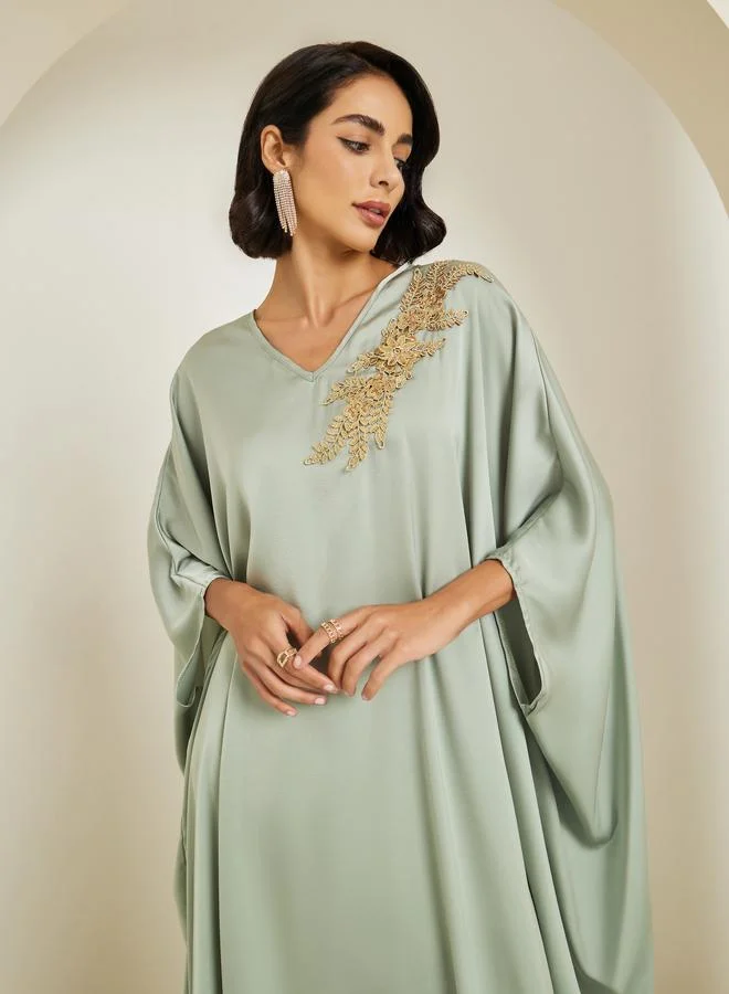 أميرة قفطان ساتان مزين لون أخضر