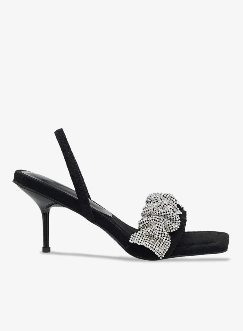 ايلا صندل بكعب مزخرف