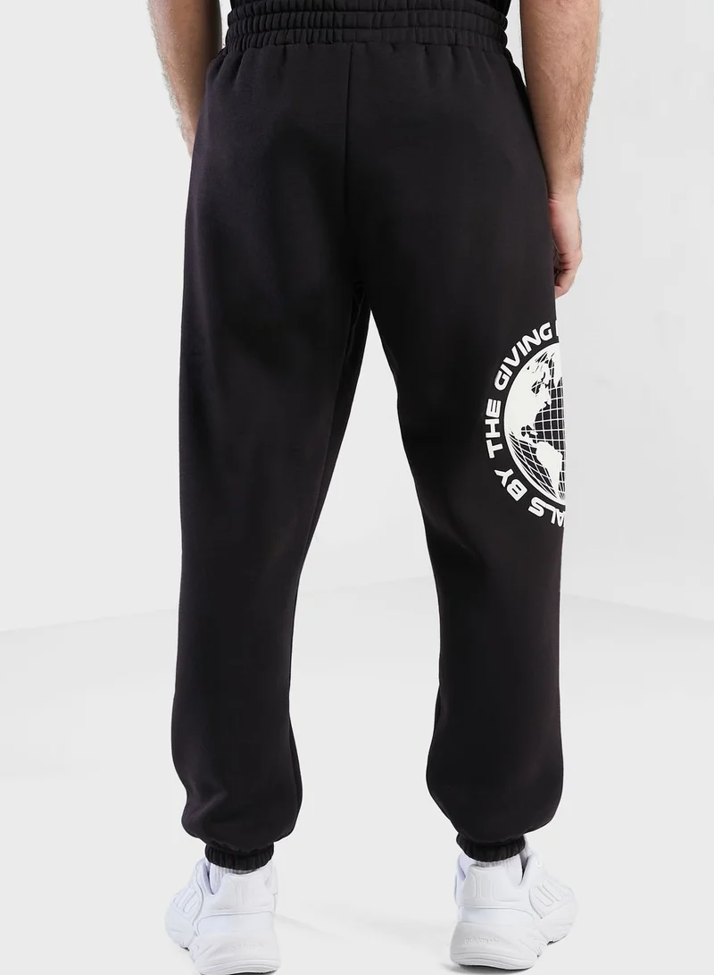 The Giving Movement The Regular Fit Classic Sweatpants
