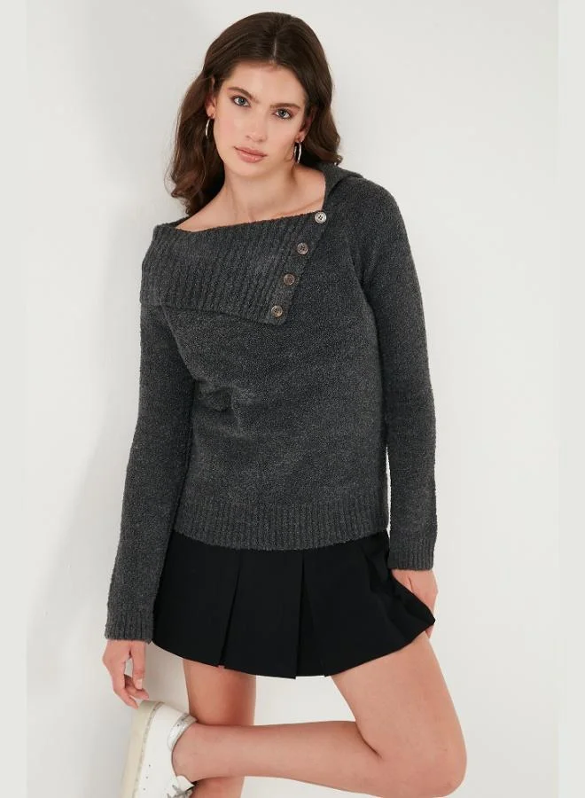 ليلا كنزة نسائية بياقة قارب و تفاصيل أزرار من ليلا