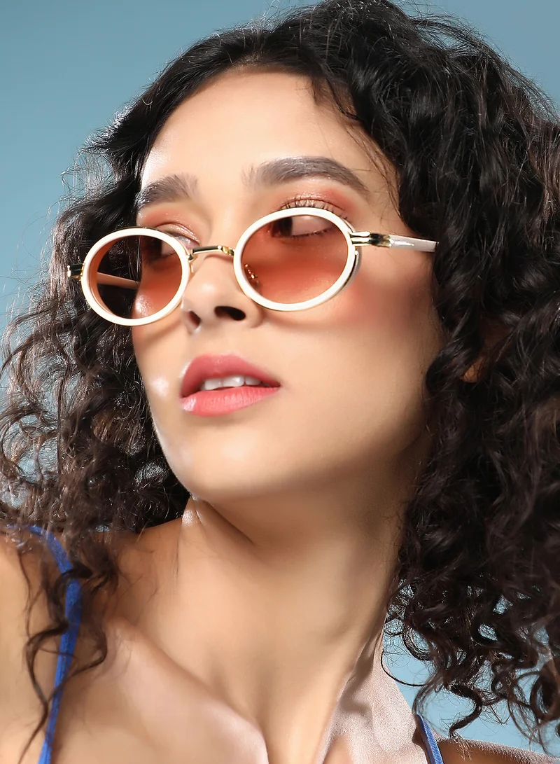 صوص هاوت Haute Sauce Women's The Malibu Block Oval Sunglass For Casual Wear | One-Size | Off-White Alloy Frame | Ash Brown Gradient Polarized Lens | Full Rim | Eyewear For Woman & Girls