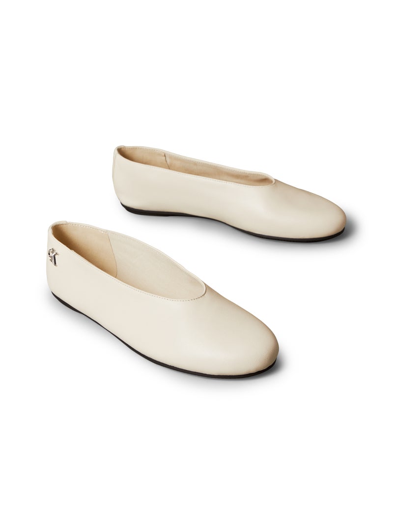 كالفن كلاين حذاء باليرينا من الجلد - Image 2