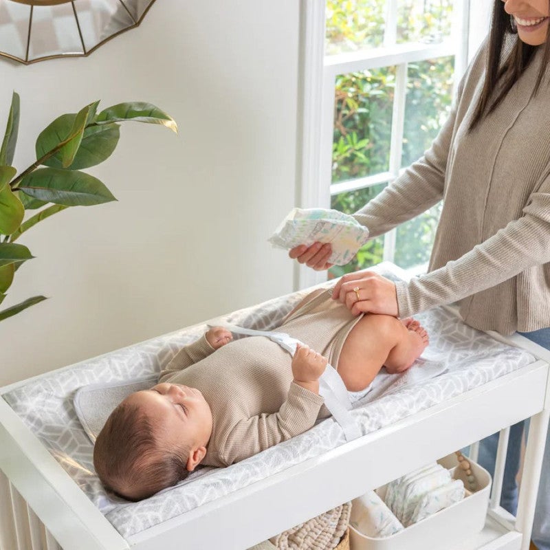 ingenuity صيف من إنجينيتي - مجموعة تغيير أساسية مكونة من 3 قطع مع وسادة مريحة، غطاء وحامي، للأعمار من 0 إلى 24 شهرًا - Image 3
