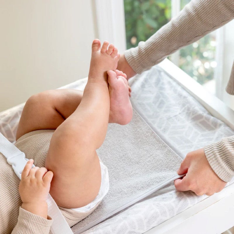 ingenuity صيف من إنجينيتي - مجموعة تغيير أساسية مكونة من 3 قطع مع وسادة مريحة، غطاء وحامي، للأعمار من 0 إلى 24 شهرًا - Image 5