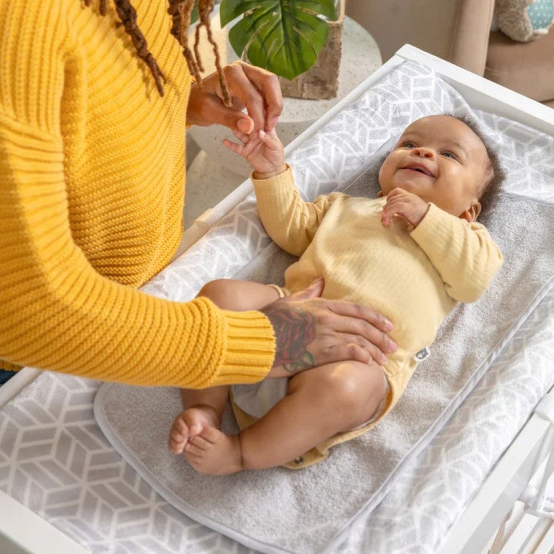 ingenuity صيف من إنجينيتي - مجموعة تغيير أساسية مكونة من 3 قطع مع وسادة مريحة، غطاء وحامي، للأعمار من 0 إلى 24 شهرًا - Image 2