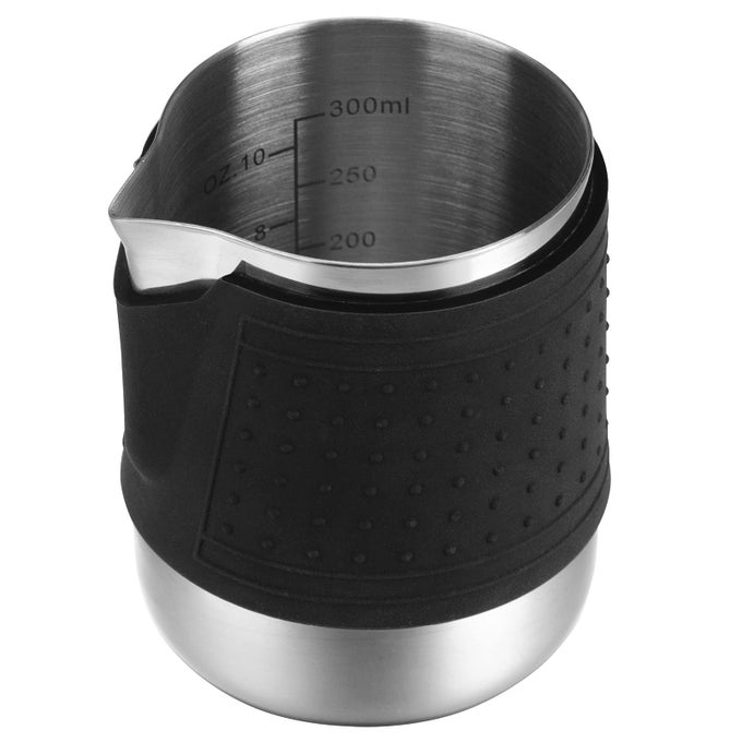MILK FROTHING PITCHER 12OZ STAINLESS STEEL MILK STEAMER JUG WITH EAGLE SPOUT ESPRESSO MILK PITCHER PITCHER WITH HEAT RESISTANT SILICONE GRIP PADS EXPRESSO MACHINE LATTE ART SILVER