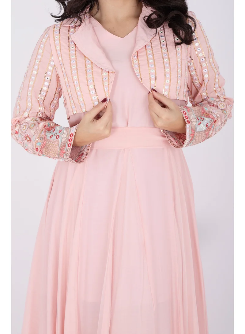 اكسا فستان مطرز بنقوش عصرية قطعتين لون وردي