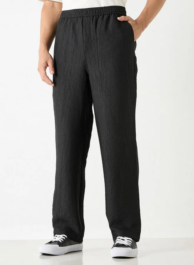 ايكونيك بنطلون بارز الملمس بقصة مريحة وخصر مرن وجيوب من آيكونيك