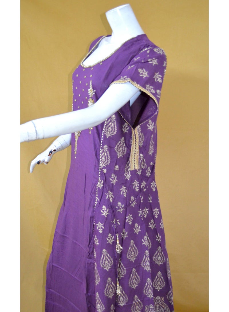 Zainah Elegant Embroidered Modest Jalabiya Dress for Women – Wide Bottom, Batwing Sleeves, Adjustable Side Strip - Image 4