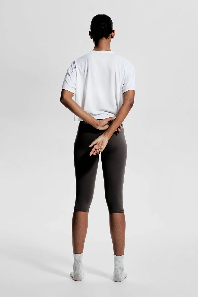 اتش اند ام Boxy-style sports top in DryMove™