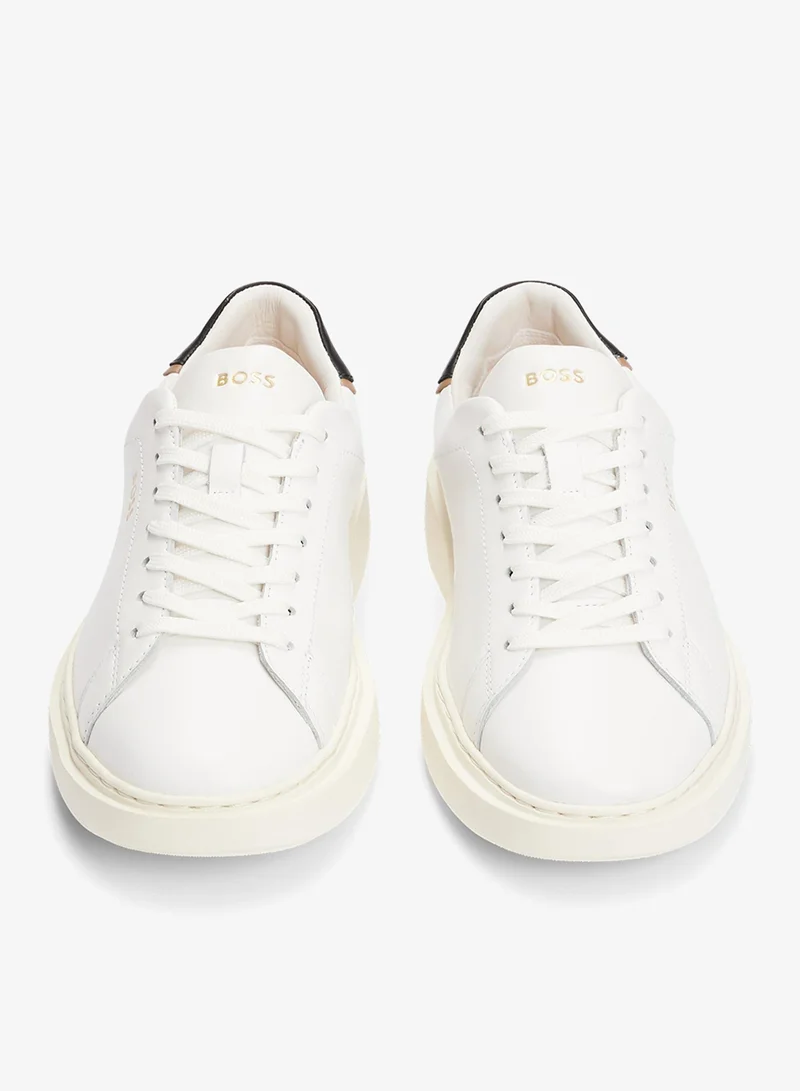 بوس سنيكرز جلد برباط وتفاصيل شعار