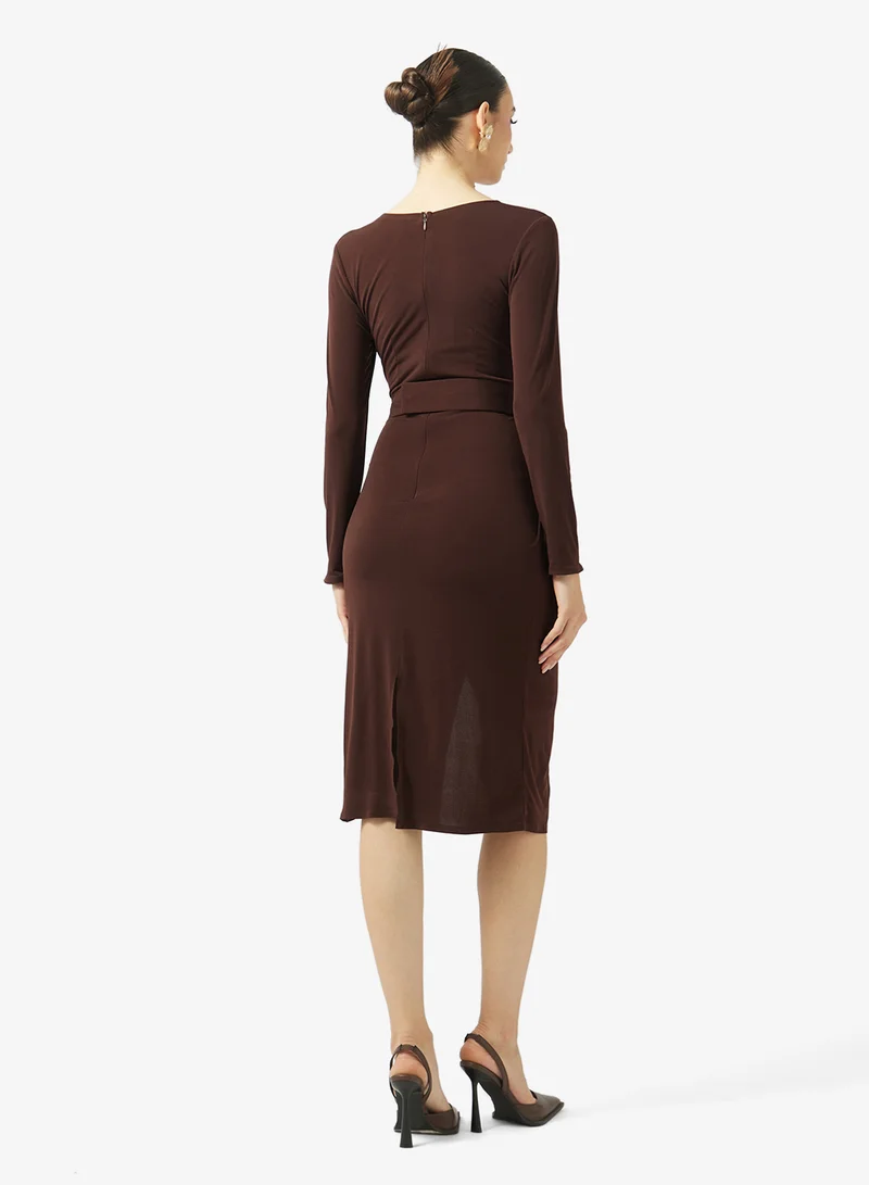 رينيه فستان ميدي بلف و تفاصيل حزام خصر