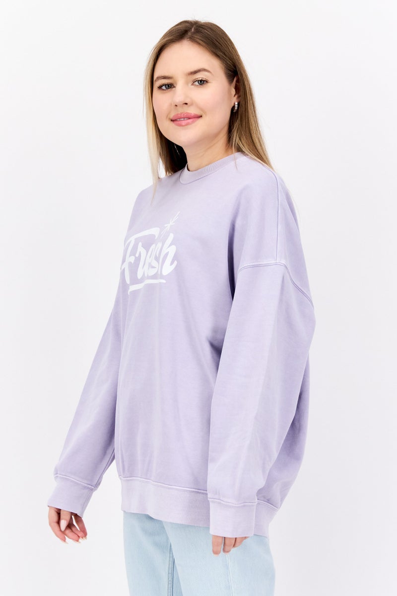 Levi's سويت شيرت نسائي بأكمام طويلة وياقة دائرية، مطبوع برسومات، لافندر - Image 2