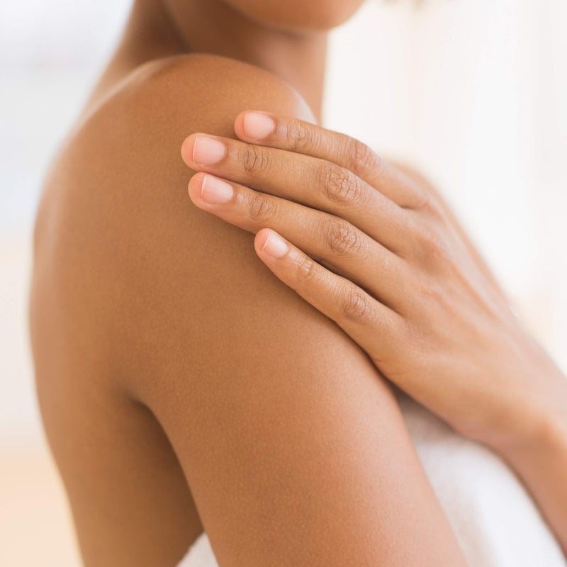 Olay غسول الجسم أولاي ريبونز بلس للنساء، برائحة زبدة الشيا + زيت اللافندر، 18 أونصة - Image 2