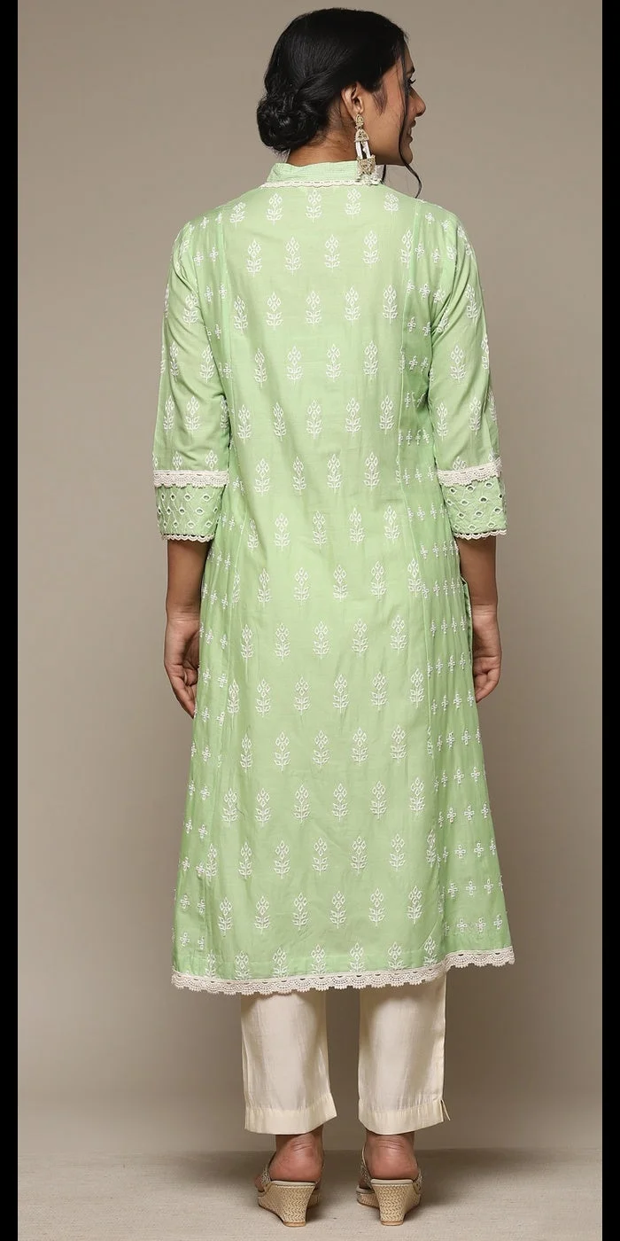 بيبا كورتا قطنية خضراء مطرزة مستقيمة