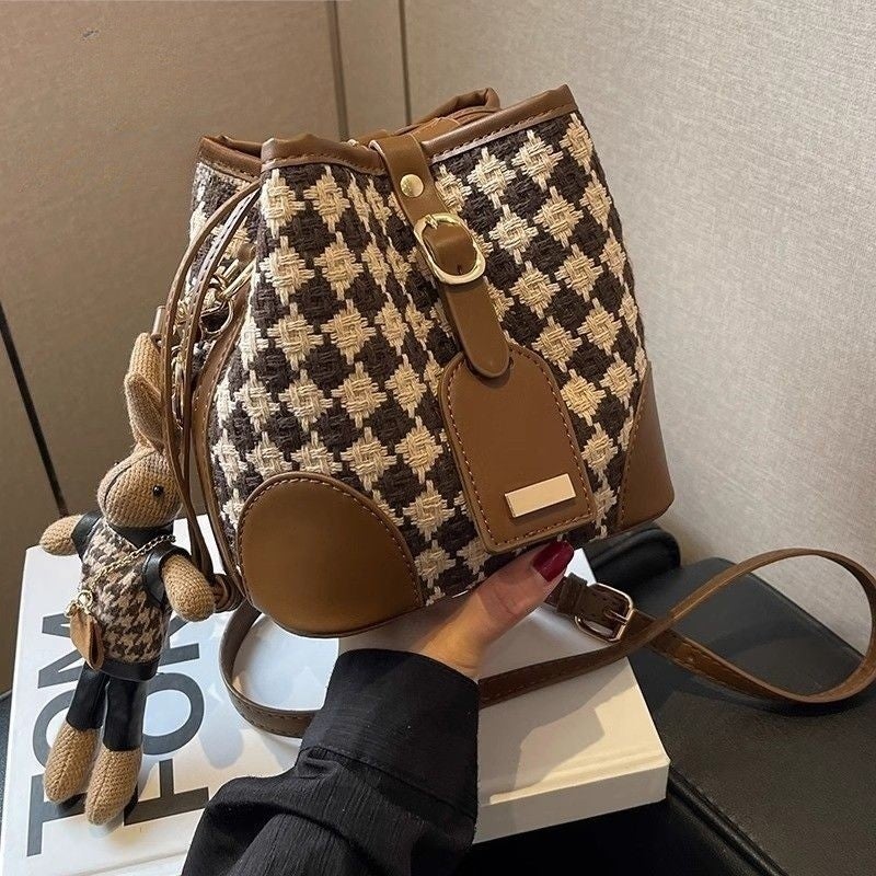 Niche Design Vintage Rhomboid Bucket Bag Women'S New High-End Touche Crossbody Bag - Image 5