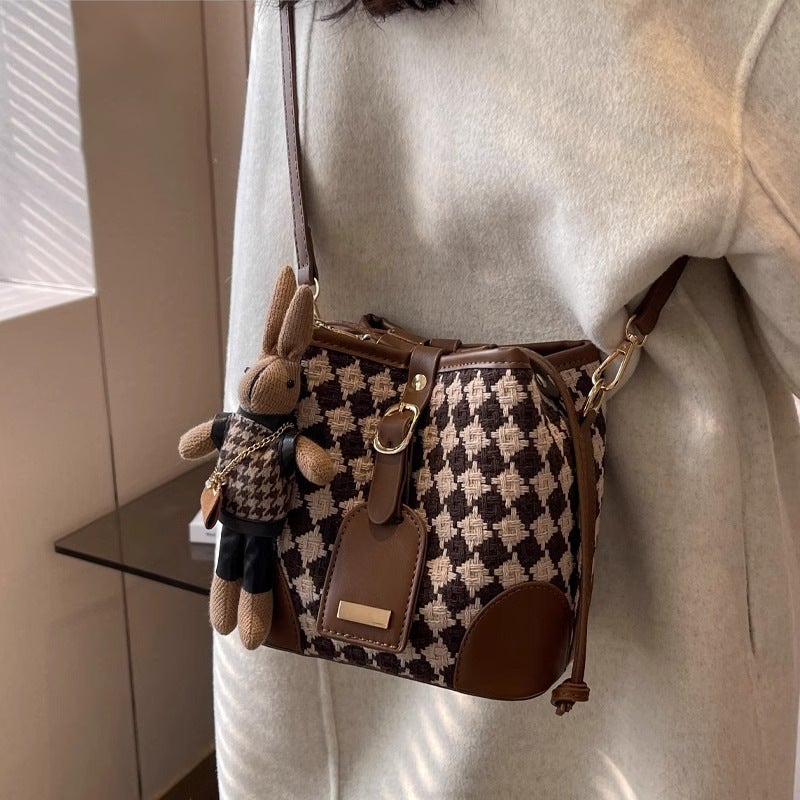 Niche Design Vintage Rhomboid Bucket Bag Women'S New High-End Touche Crossbody Bag - Image 2
