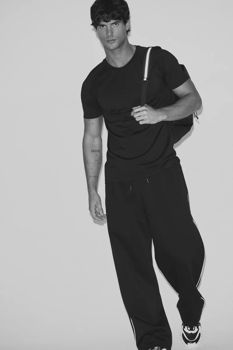 H&M Muscle Fit Sports T-shirt with DryMove™