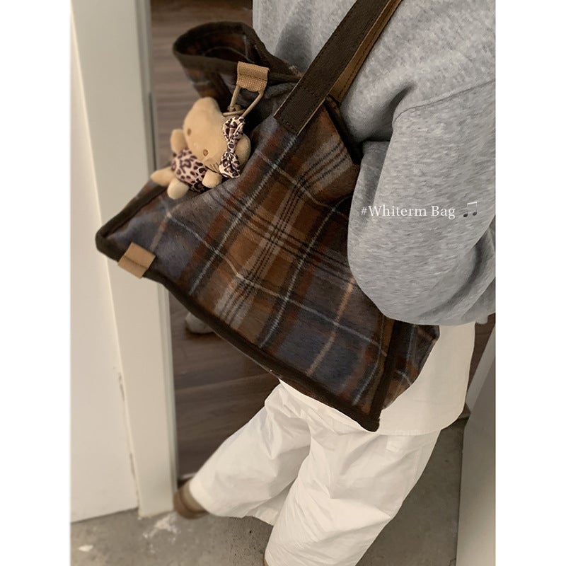 Korean Style Woolen Plaid Bag Women'S Tote Bag Academic Style Large Capacity Single Shoulder Underarm Bag - Image 4