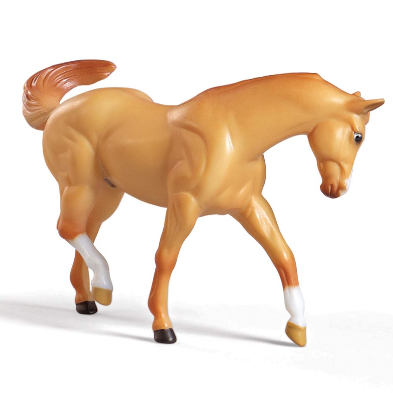 Breyer Stablemates Red Stable Set with 2 Horses â€“ Realistic Horse Toys for Girls Ages 4â€“8, Barn Playset with Fencing, Barrels & Trough, Creative Gift for Kids, Imaginative Horse Play - Image 4