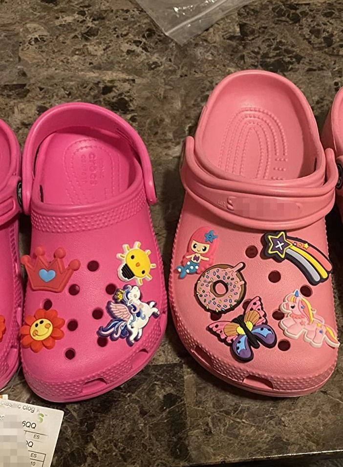 إكسفور سحر تزيين الأحذية 50 جهاز كمبيوتر شخصى عشوائي Jibbitz Charms Croc Accessories PVC سحر الأحذية لأحذية Crocs وأساور معصمه هدايا الحفلات للفتيات البالغات والنساء والأطفال - Image 3