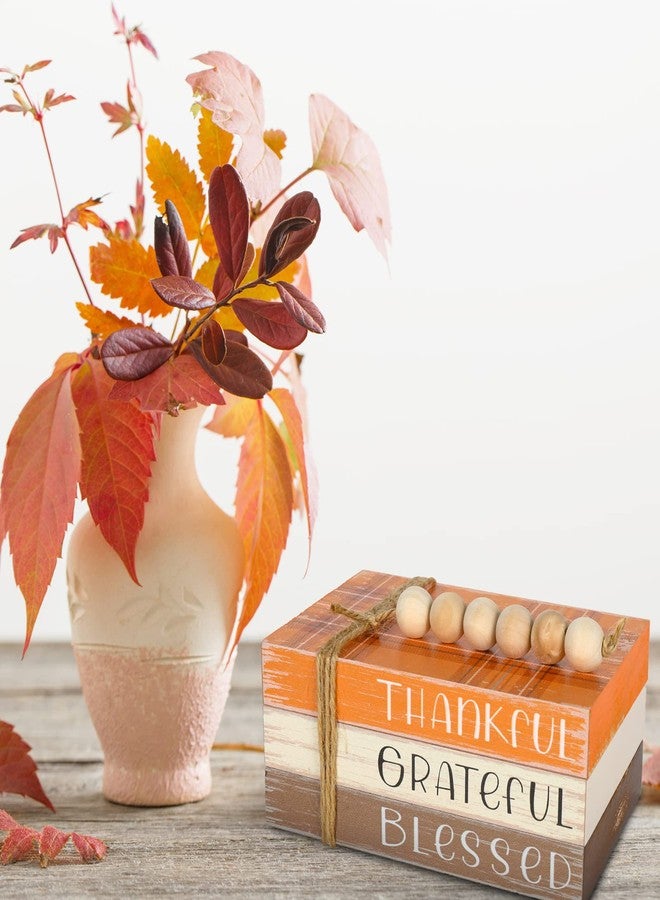 وولاين صينية خشبية متعددة الطبقات من Whaline لتزيين عيد الشكر، مزينة بنقشة مربعات، ومجموعة كتب مزخرفة مكدسة، ولوحة خشبية مزينة بخرز تحمل عبارات الشكر والامتنان والبركة، مثالية لتزيين طاولة المطبخ الريفي في فصل الخريف. - Image 3