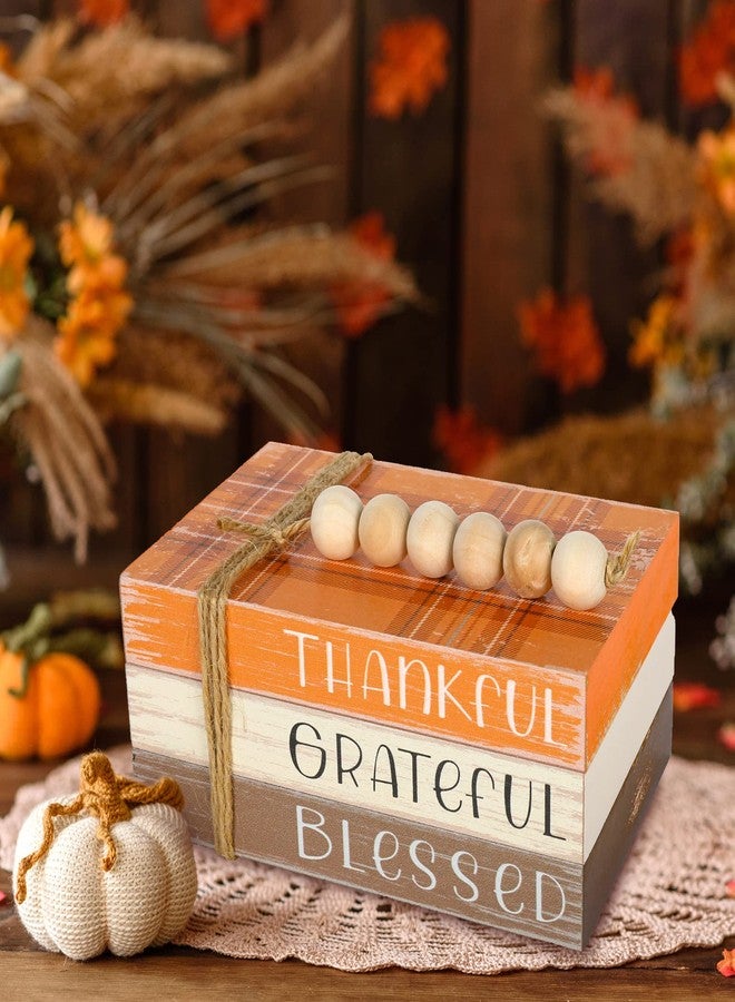 وولاين صينية خشبية متعددة الطبقات من Whaline لتزيين عيد الشكر، مزينة بنقشة مربعات، ومجموعة كتب مزخرفة مكدسة، ولوحة خشبية مزينة بخرز تحمل عبارات الشكر والامتنان والبركة، مثالية لتزيين طاولة المطبخ الريفي في فصل الخريف. - Image 4