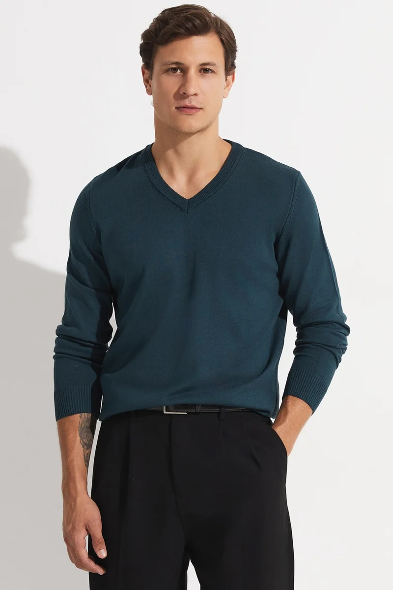جون Men's Regular Fit V-Neck Knitwear Sweater