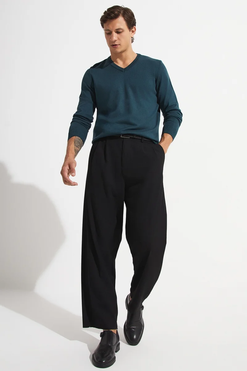جون Men's Regular Fit V-Neck Knitwear Sweater