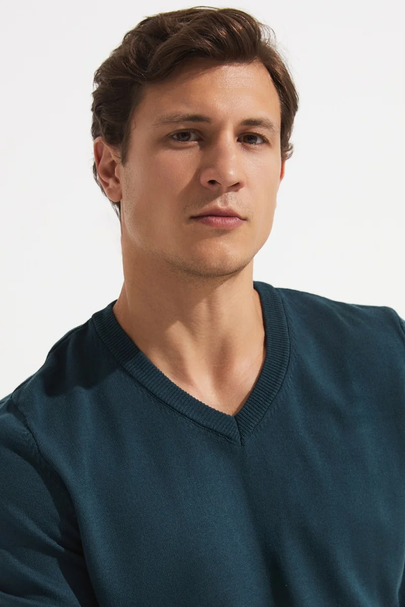 جون Men's Regular Fit V-Neck Knitwear Sweater