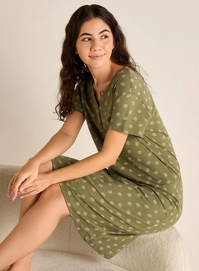 سبلاش فيڤ قميص نوم بطبعة أوراق شجر بأكمام قصيرة