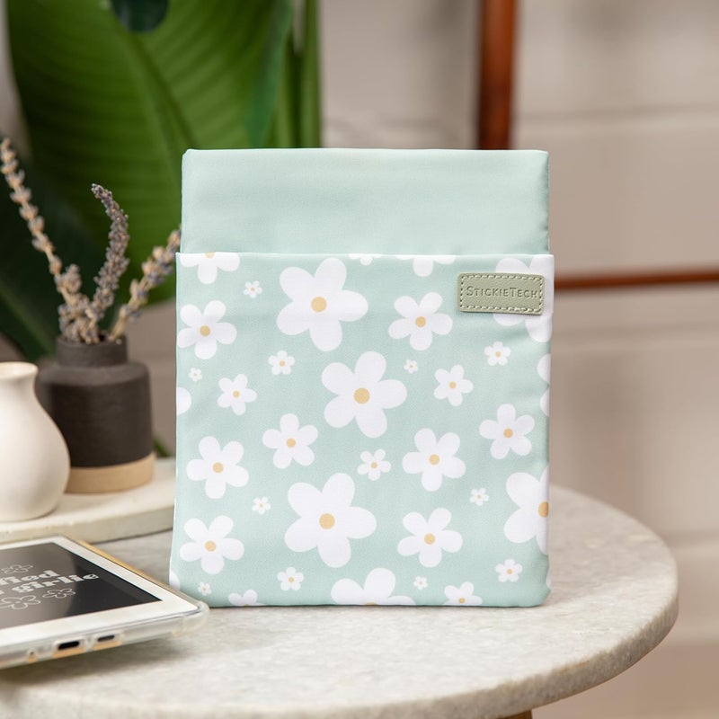 غطاء Kindle Sleeve Pouch | مادة مقاومة للماء | متوافق مع Kindle Basic 6 بوصة وKindle Paperwhite 6.8 بوصة | غطاء مبطن مع جيبين مخفيين بسحاب (Sage Daisies) - Image 2