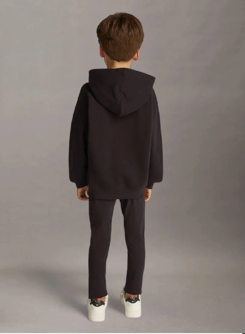 كالفن كلاين جينز طقم مكون من هودي واسع وليغينغز