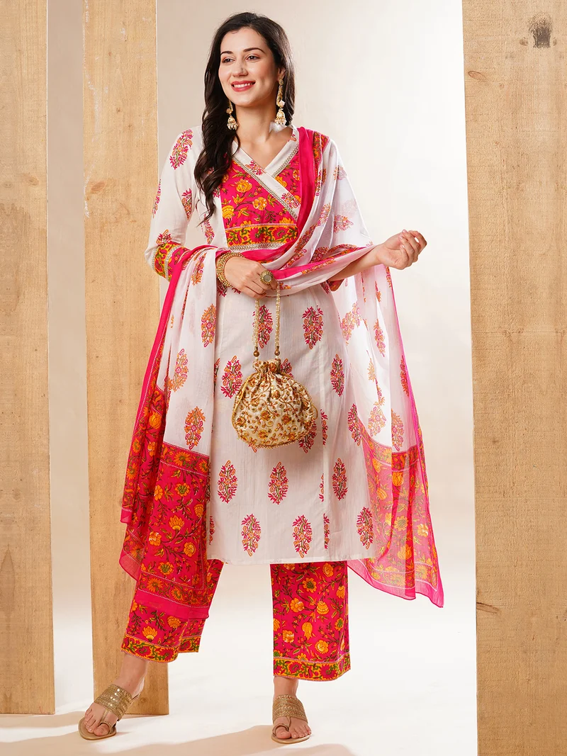جلو باص Globus Women Floral Printed Panelled Pure Cotton Straight Kurta With Trousers & Dupatta