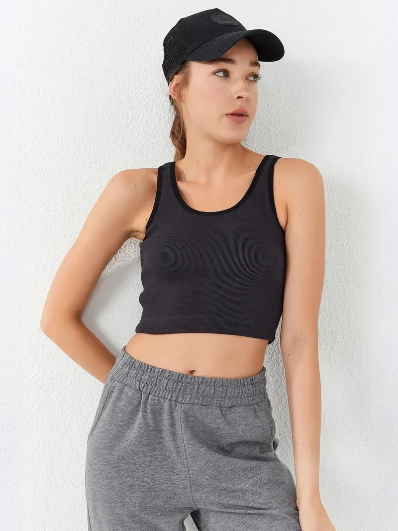تومي لايف TOMMY Ribbed Sleeveless Crop Top
