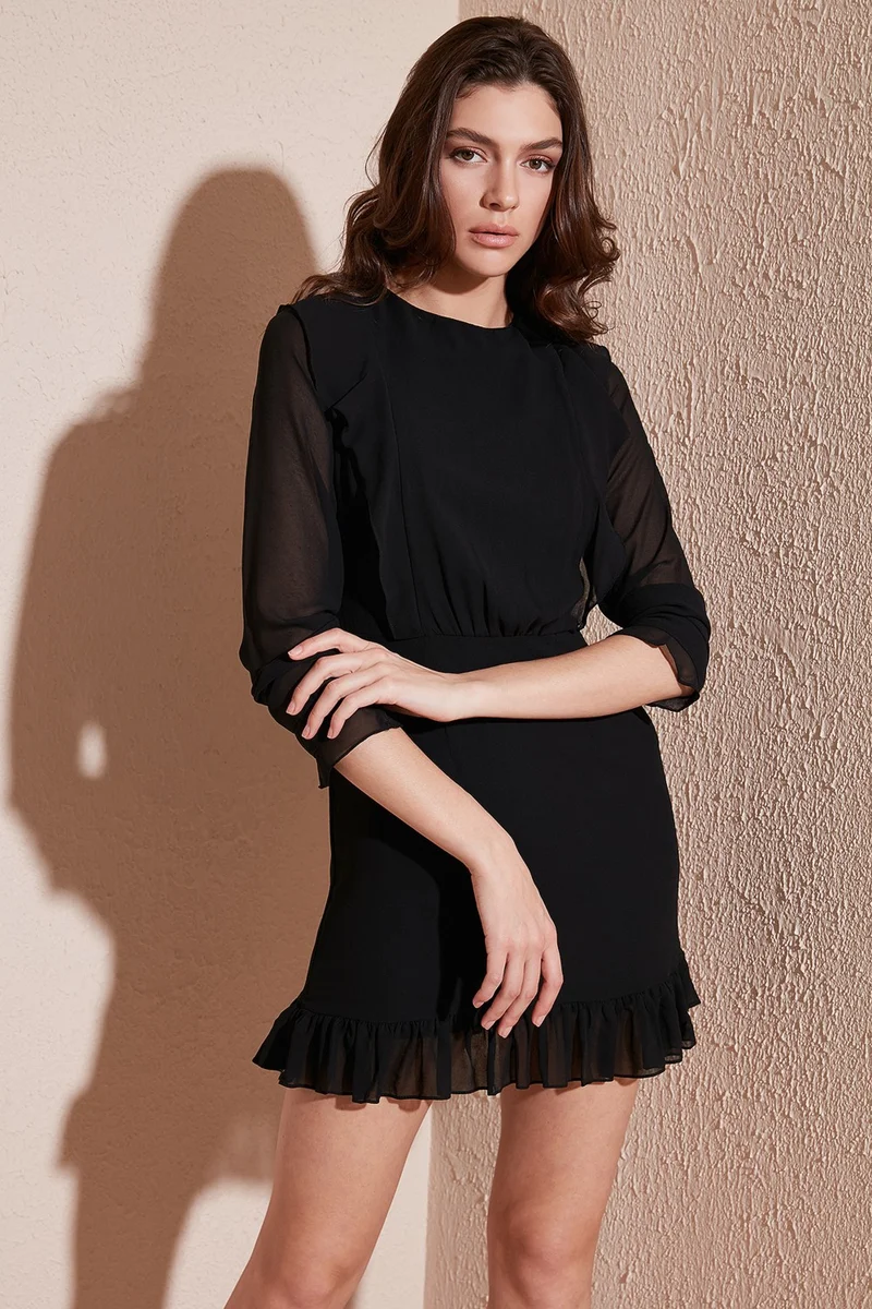 ليلا Ruffle Hemline Dress
