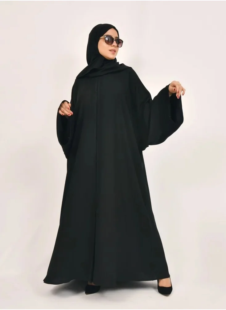 lamha abaya Black abaya with wide sleeves and closed with crackling