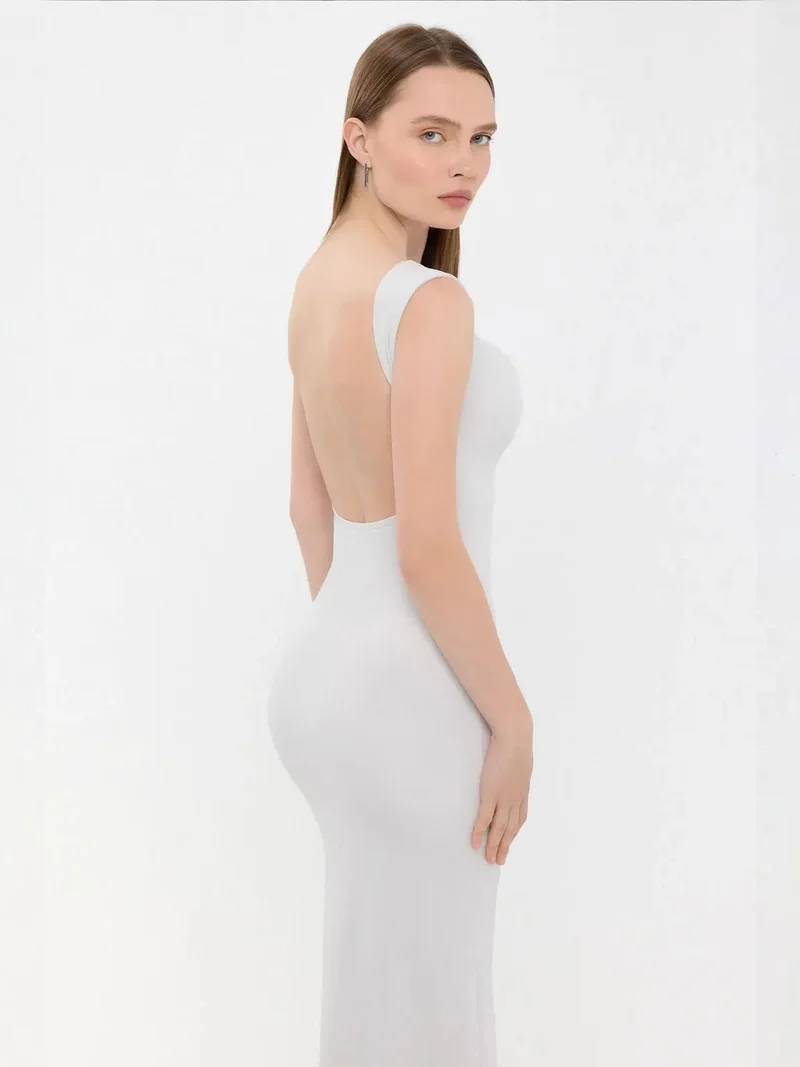 زوبعة فستان ماكسي ضيق بياقة مستديرة وظهر مكشوف