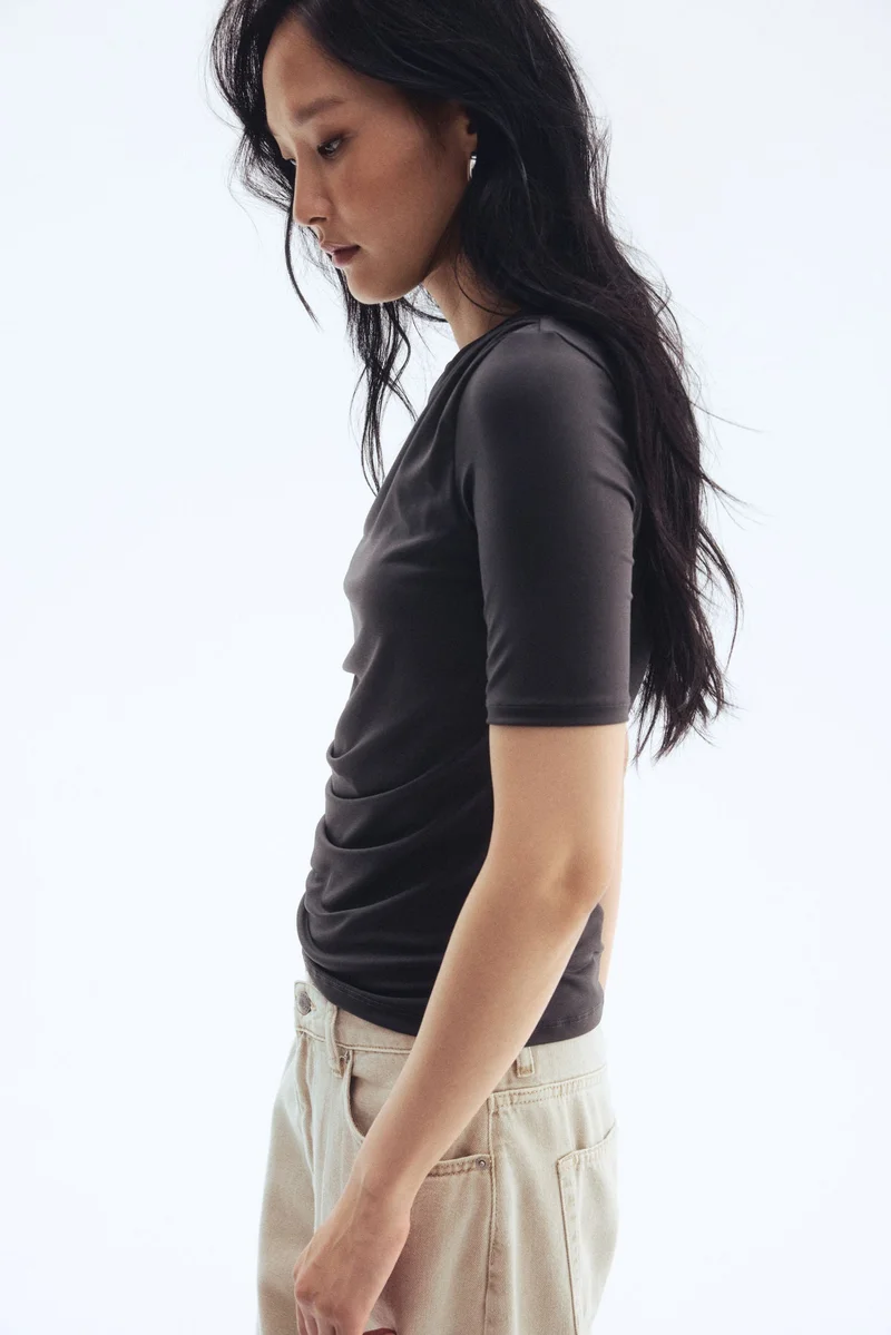 اتش اند ام بلوزة منسدلة