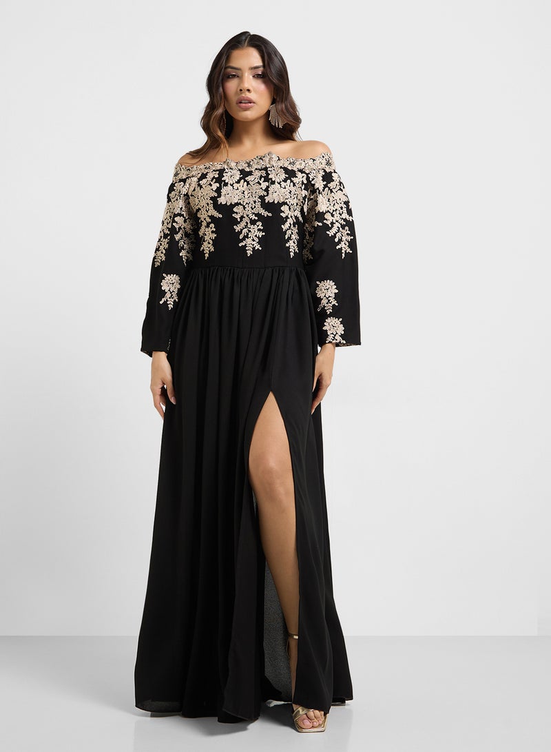 هيا كلوزيت فستان ماكسي مطرز بالرقبة - Image 4