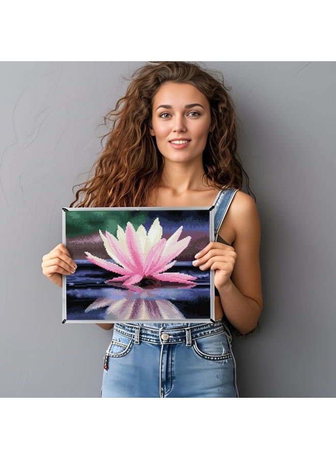 Diamond Dotz DQ8.008 - Original 5D Diamond Painting Squares Set Seerose, Kreativset mit 17.595 quadratische Diamant Mosaiksteinen, Malset ca. 31 x 41 cm für Erwachsene und Kinder ab 8 Jahren - Image 4