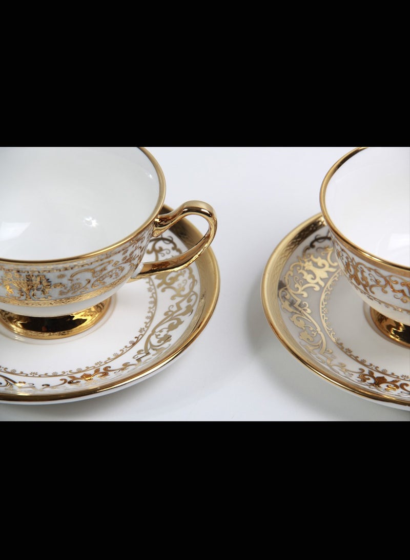 A set of tea cups and saucers  - Image 3